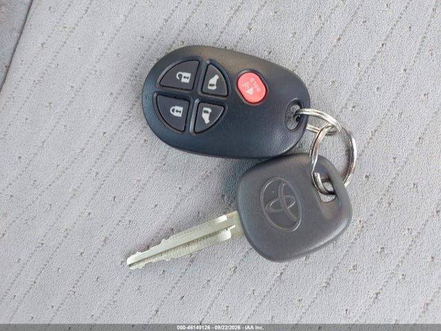 Продаж на аукціоні авто 2015 Toyota Sienna Le 7 Passenger, vin: 5TDJK3DC3FS111104, номер лоту: 46149126