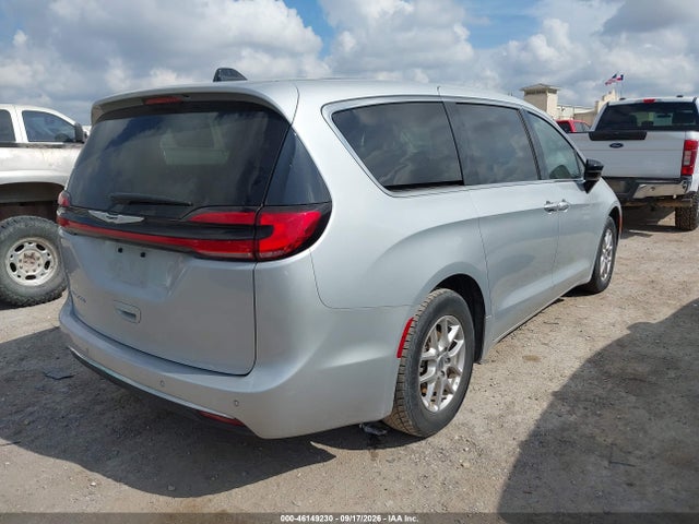Chrysler Pacifica Touring L 2024 2C4RC1BG8RR132649 Image 4