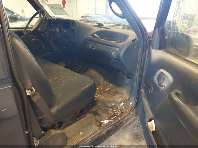 46149781 :رقم المزاد ، 1GCEK14R2TE157745 vin ، 1996 Chevrolet Gmt-400 K1500 مزاد بيع