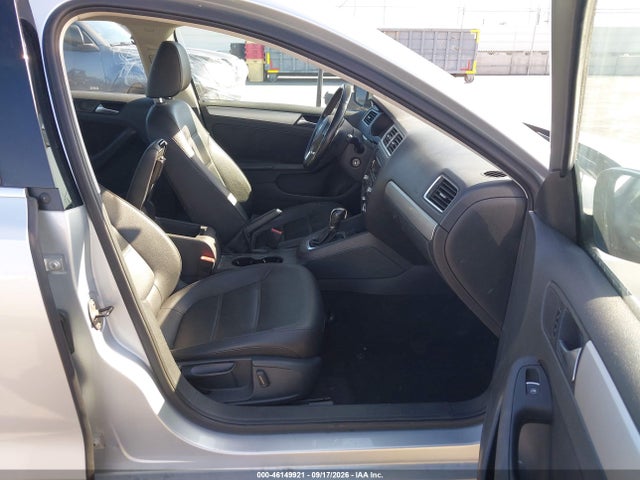 2013 Volkswagen Jetta 2.5l Se მანქანა იყიდება აუქციონზე, vin: 3VWDP7AJ3DM420803, აუქციონის ნომერი: 46149921