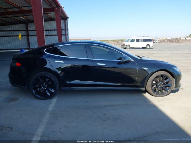 2013 Tesla Model S მანქანა იყიდება აუქციონზე, vin: 5YJSA1CN5DFP06083, აუქციონის ნომერი: 46150192