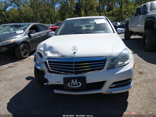 46150251 :رقم المزاد ، WDDGF8AB1DA858031 vin ، 2013 Mercedes-benz C 300 Luxury 4matic مزاد بيع