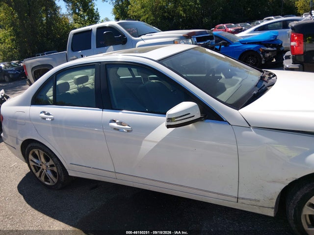 46150251 :رقم المزاد ، WDDGF8AB1DA858031 vin ، 2013 Mercedes-benz C 300 Luxury 4matic مزاد بيع