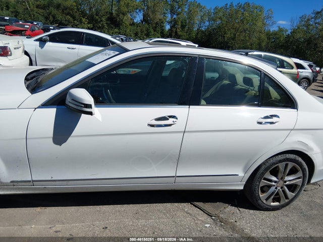 46150251 :رقم المزاد ، WDDGF8AB1DA858031 vin ، 2013 Mercedes-benz C 300 Luxury 4matic مزاد بيع
