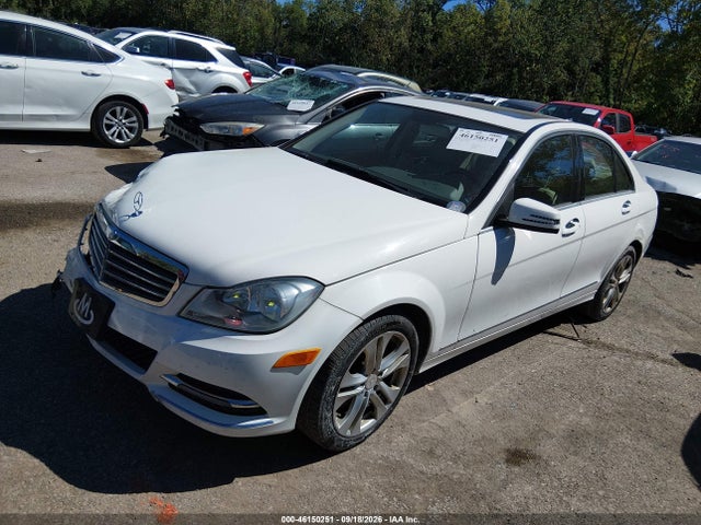 46150251 :رقم المزاد ، WDDGF8AB1DA858031 vin ، 2013 Mercedes-benz C 300 Luxury 4matic مزاد بيع