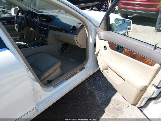 46150251 :رقم المزاد ، WDDGF8AB1DA858031 vin ، 2013 Mercedes-benz C 300 Luxury 4matic مزاد بيع