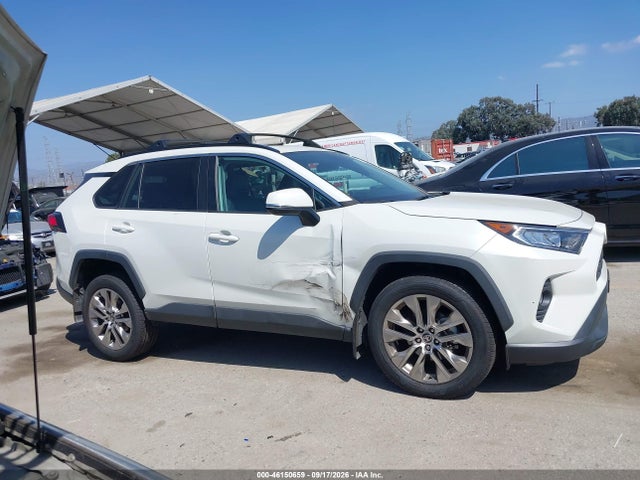 2021 Toyota Rav4 Xle Premium მანქანა იყიდება აუქციონზე, vin: 2T3C1RFV7MW148195, აუქციონის ნომერი: 46150659