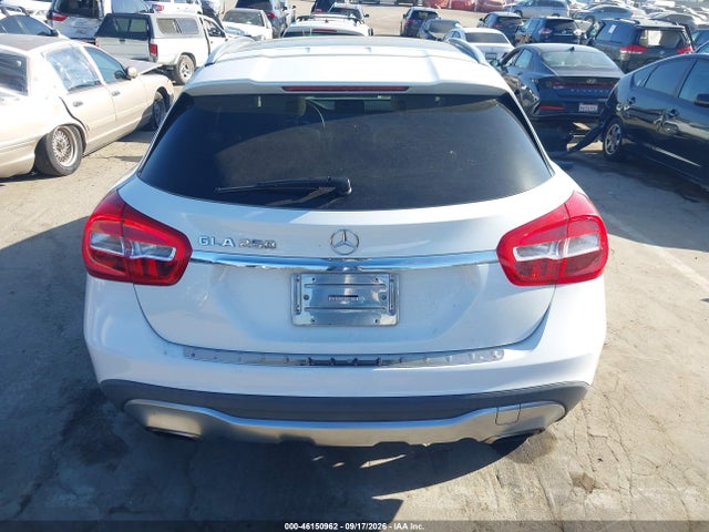 Mercedes-Benz GLA 250 2018 WDCTG4EB5JJ476597 Image 17