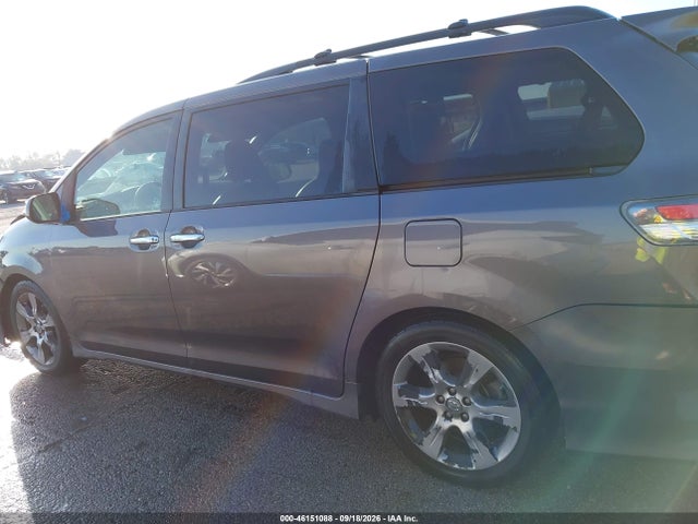 46151088 :رقم المزاد ، 5TDXK3DC5DS369583 vin ، 2013 Toyota Sienna Se 8 Passenger مزاد بيع