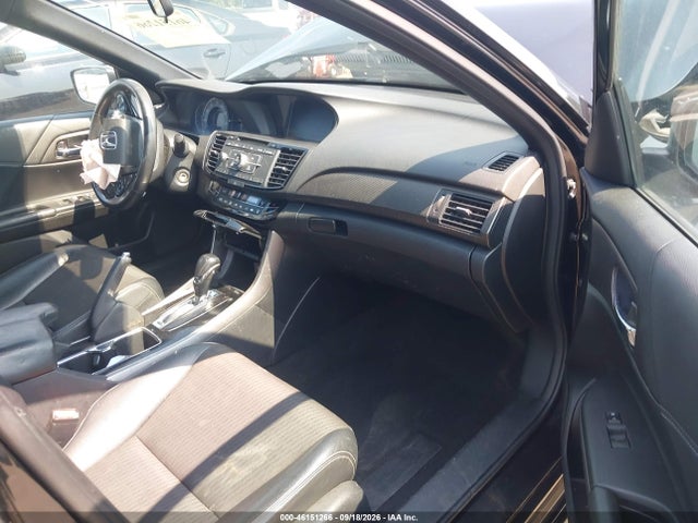 46151266 :رقم المزاد ، 1HGCR2F58HA004645 vin ، 2017 Honda Accord Sport مزاد بيع