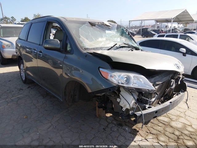 2013 Toyota Sienna Xle V6 8 Passenger მანქანა იყიდება აუქციონზე, vin: 5TDYK3DC2DS403659, აუქციონის ნომერი: 46151370
