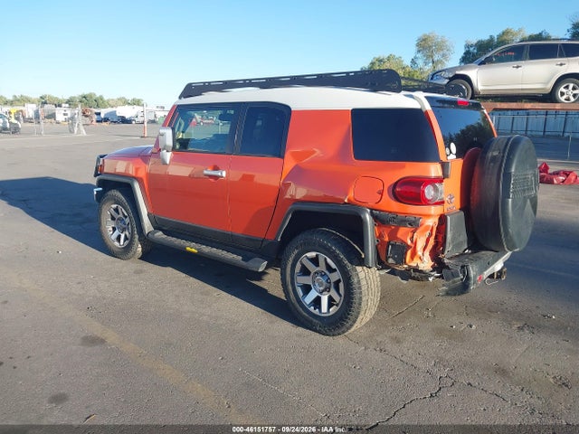 Toyota FJ Cruiser 2014 JTEBU4BF0EK198009 Image 3
