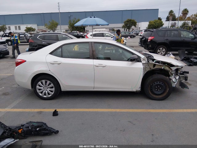 46151765 :رقم المزاد ، 5YFBURHE1HP697908 vin ، 2017 Toyota Corolla Le مزاد بيع
