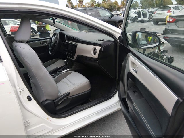 46151765 :رقم المزاد ، 5YFBURHE1HP697908 vin ، 2017 Toyota Corolla Le مزاد بيع