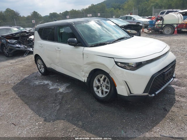 2023 Kia Soul S მანქანა იყიდება აუქციონზე, vin: KNDJ23AUXP7215596, აუქციონის ნომერი: 46151809