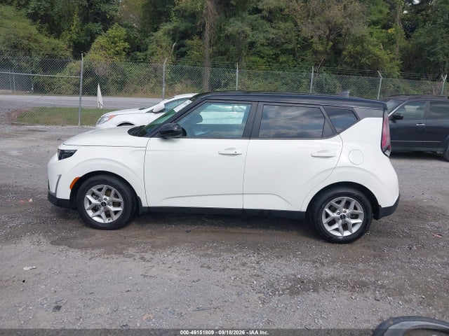 2023 Kia Soul S მანქანა იყიდება აუქციონზე, vin: KNDJ23AUXP7215596, აუქციონის ნომერი: 46151809