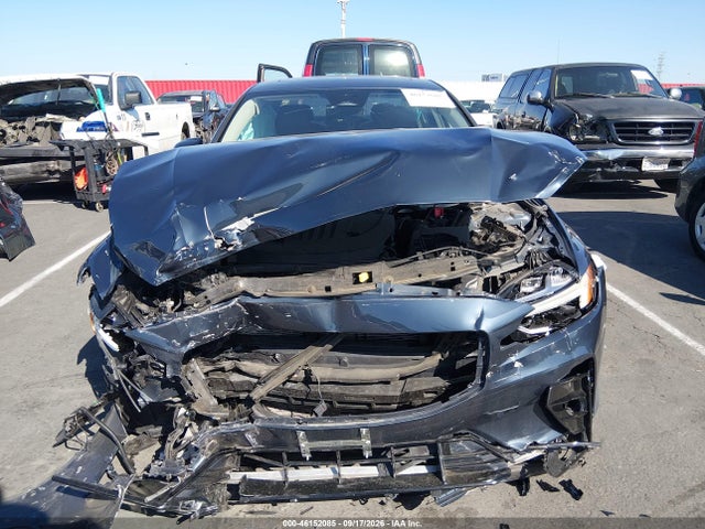 Volvo S60 B5 Plus Dark Theme 2024 7JRL12FL6RG315320 Image 12