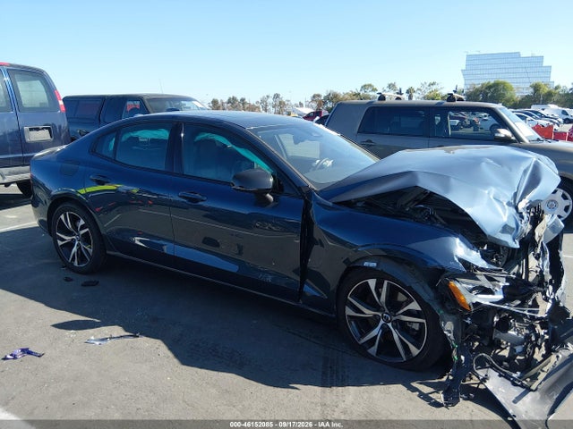Volvo S60 B5 Plus Dark Theme 2024 7JRL12FL6RG315320 Image 13