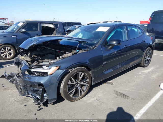 Volvo S60 B5 Plus Dark Theme 2024 7JRL12FL6RG315320 Image 2