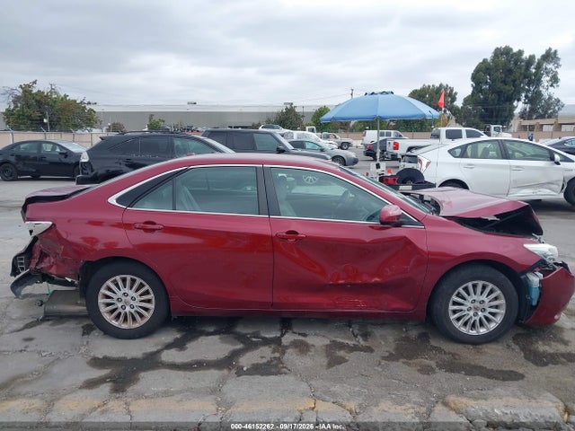 46152262 :رقم المزاد ، 4T1BF1FK6HU752386 vin ، 2017 Toyota Camry Le مزاد بيع