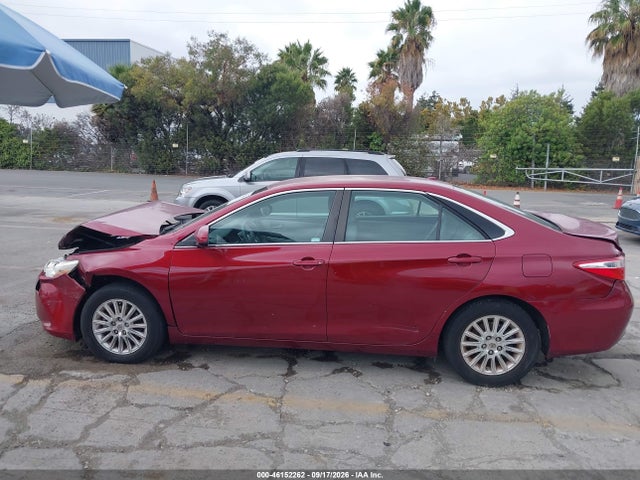 46152262 :رقم المزاد ، 4T1BF1FK6HU752386 vin ، 2017 Toyota Camry Le مزاد بيع