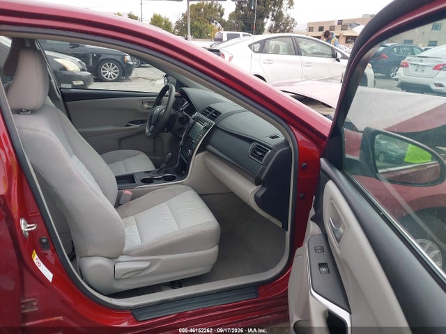 46152262 :رقم المزاد ، 4T1BF1FK6HU752386 vin ، 2017 Toyota Camry Le مزاد بيع