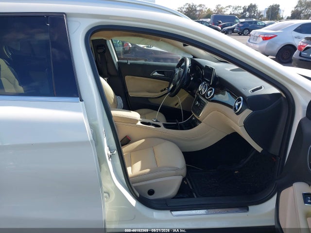 WDCTG4GB1FJ059675 Mercedes-Benz Gla 250 4matic
