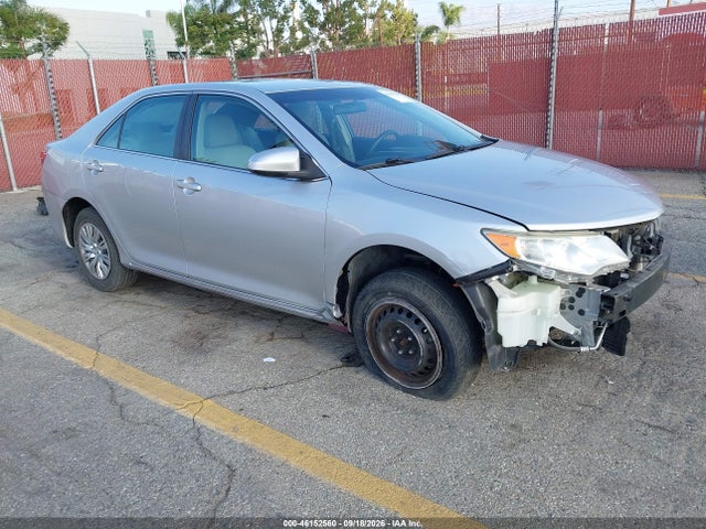 46152560 :رقم المزاد ، 4T4BF1FK1ER364483 vin ، 2014 Toyota Camry Le مزاد بيع