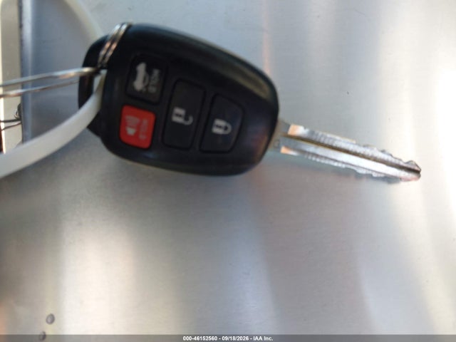 46152560 :رقم المزاد ، 4T4BF1FK1ER364483 vin ، 2014 Toyota Camry Le مزاد بيع