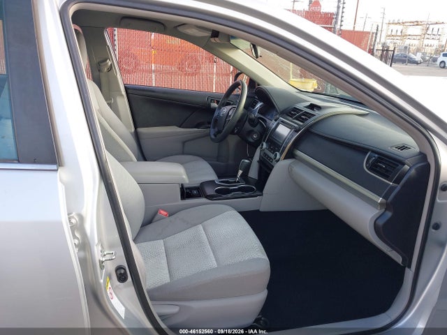 46152560 :رقم المزاد ، 4T4BF1FK1ER364483 vin ، 2014 Toyota Camry Le مزاد بيع