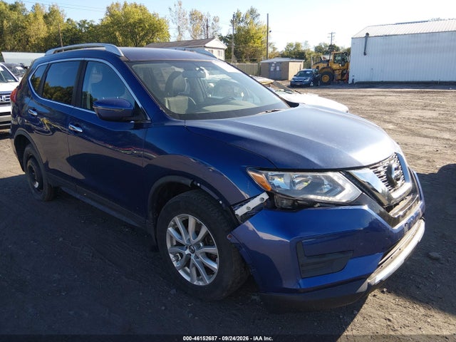 2017 Nissan Rogue Sv მანქანა იყიდება აუქციონზე, vin: JN8AT2MV7HW017386, აუქციონის ნომერი: 46152687