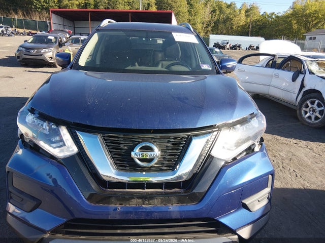 2017 Nissan Rogue Sv მანქანა იყიდება აუქციონზე, vin: JN8AT2MV7HW017386, აუქციონის ნომერი: 46152687