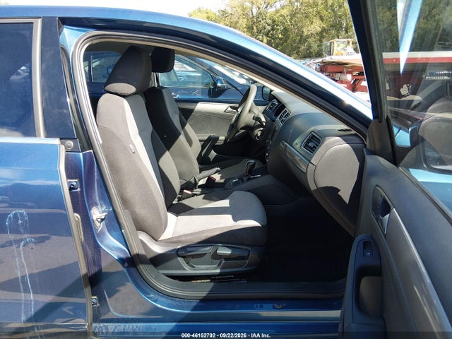 46152792 :رقم المزاد ، 3VW2B7AJ6HM218808 vin ، 2017 Volkswagen Jetta 1.4t S مزاد بيع
