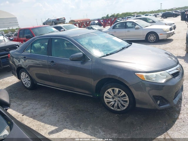 46153000 :رقم المزاد ، 4T4BF1FK1ER385348 vin ، 2014 Toyota Camry Le مزاد بيع