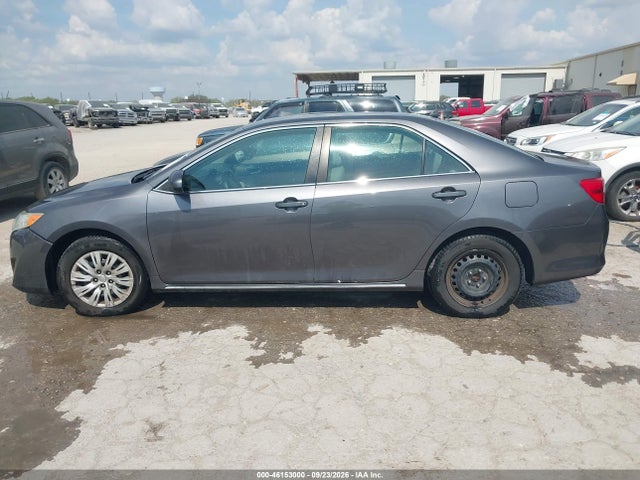 46153000 :رقم المزاد ، 4T4BF1FK1ER385348 vin ، 2014 Toyota Camry Le مزاد بيع
