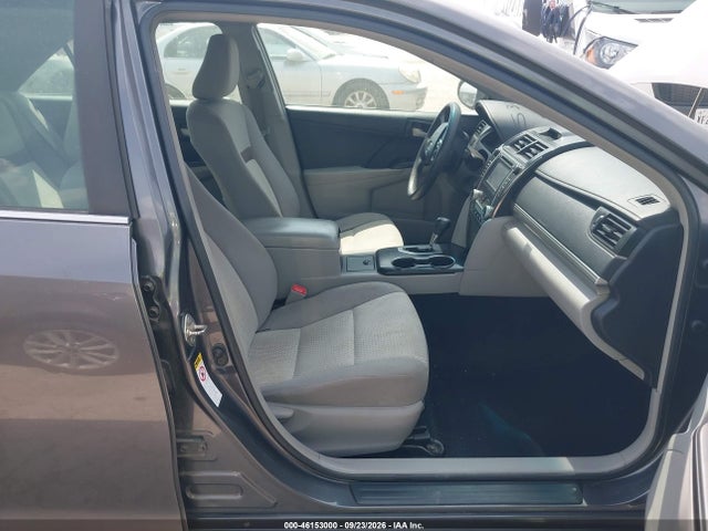 46153000 :رقم المزاد ، 4T4BF1FK1ER385348 vin ، 2014 Toyota Camry Le مزاد بيع