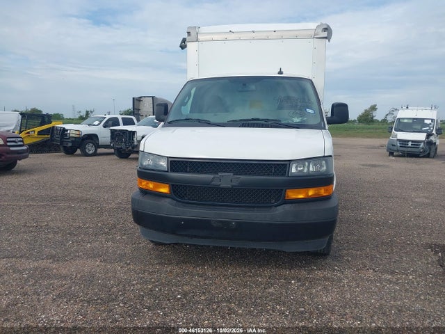 46153126 :رقم المزاد ، 1GB0GRFP0R1158063 vin ، 2024 Chevrolet Express Cutaway Work Van مزاد بيع