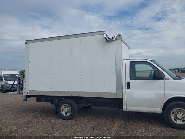 46153126 :رقم المزاد ، 1GB0GRFP0R1158063 vin ، 2024 Chevrolet Express Cutaway Work Van مزاد بيع