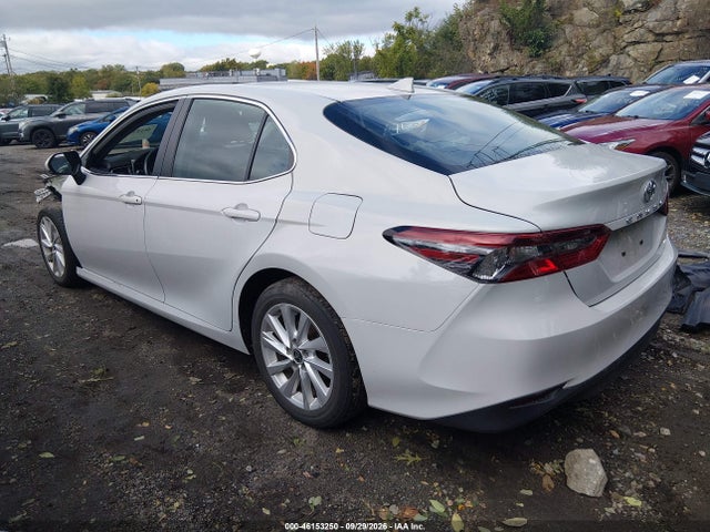 2022 Toyota Camry Le მანქანა იყიდება აუქციონზე, vin: 4T1R11AKXNU057585, აუქციონის ნომერი: 46153250