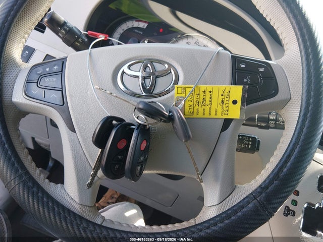 2014 Toyota Sienna Se 8 Passenger მანქანა იყიდება აუქციონზე, vin: 5TDXK3DC7ES472506, აუქციონის ნომერი: 46153263