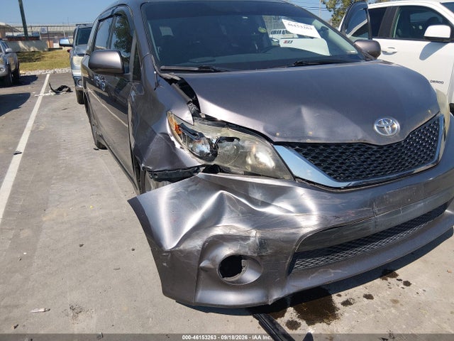 2014 Toyota Sienna Se 8 Passenger მანქანა იყიდება აუქციონზე, vin: 5TDXK3DC7ES472506, აუქციონის ნომერი: 46153263