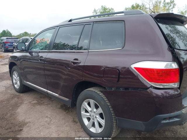 2012 Toyota Highlander Base V6 მანქანა იყიდება აუქციონზე, vin: 5TDBK3EHXCS102247, აუქციონის ნომერი: 46153593