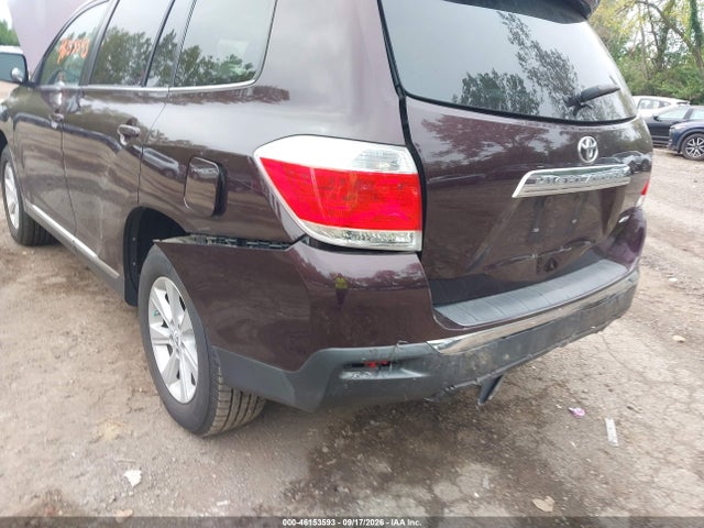 2012 Toyota Highlander Base V6 მანქანა იყიდება აუქციონზე, vin: 5TDBK3EHXCS102247, აუქციონის ნომერი: 46153593