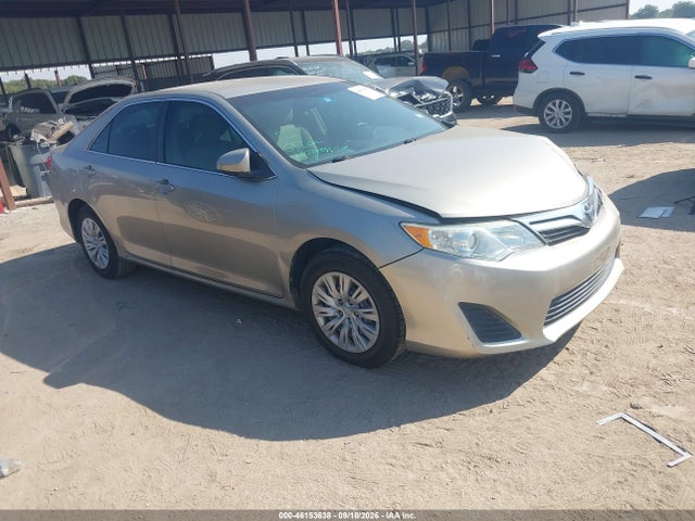 46153638 :رقم المزاد ، 4T1BF1FK3EU376967 vin ، 2014 Toyota Camry Le مزاد بيع