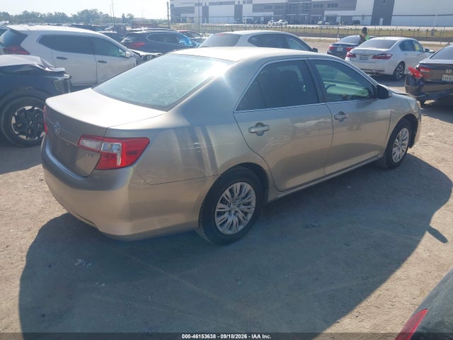 46153638 :رقم المزاد ، 4T1BF1FK3EU376967 vin ، 2014 Toyota Camry Le مزاد بيع