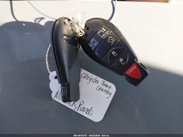 2014 Chrysler Town & Country Touring მანქანა იყიდება აუქციონზე, vin: 2C4RC1BG0ER271832, აუქციონის ნომერი: 46153757