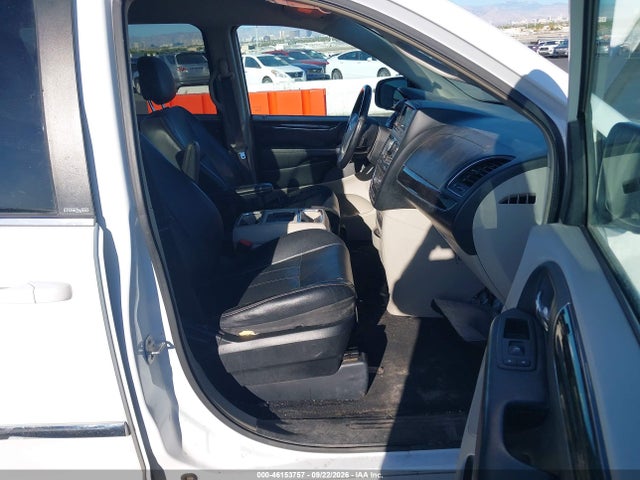 2014 Chrysler Town & Country Touring მანქანა იყიდება აუქციონზე, vin: 2C4RC1BG0ER271832, აუქციონის ნომერი: 46153757
