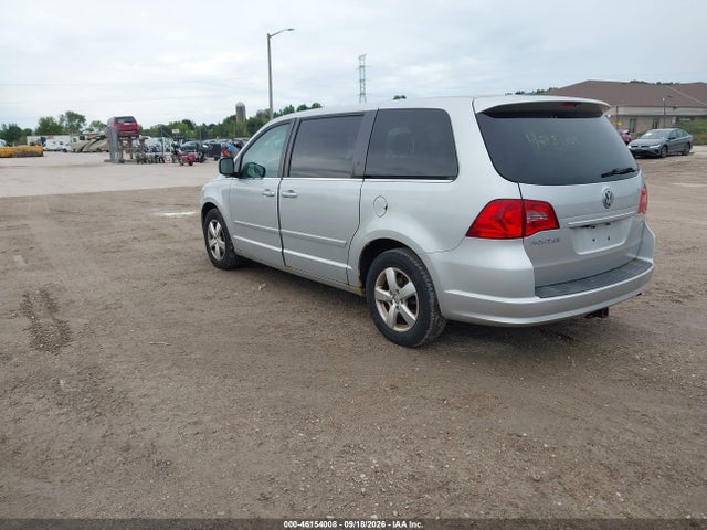 46154008 :رقم المزاد ، 2V4RW3D17AR325123 vin ، 2010 Volkswagen Routan Se مزاد بيع