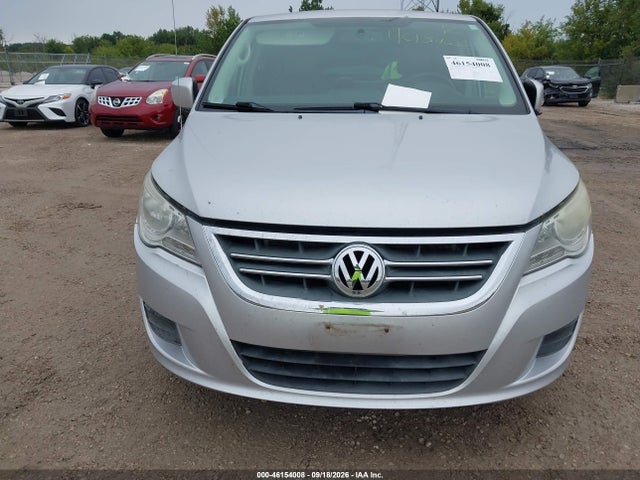 46154008 :رقم المزاد ، 2V4RW3D17AR325123 vin ، 2010 Volkswagen Routan Se مزاد بيع