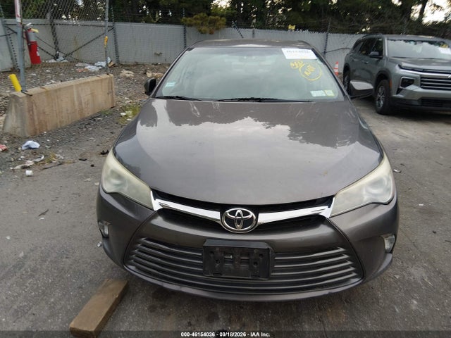 46154036 :رقم المزاد ، 4T1BF1FK4HU651119 vin ، 2017 Toyota Camry Le مزاد بيع
